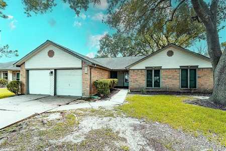 619 Meadowbriar St League City, TX 77573