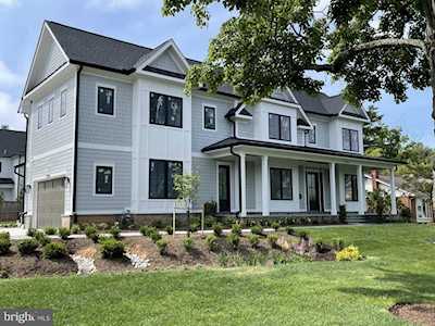 7704 Hemlock St Bethesda, MD 20817
