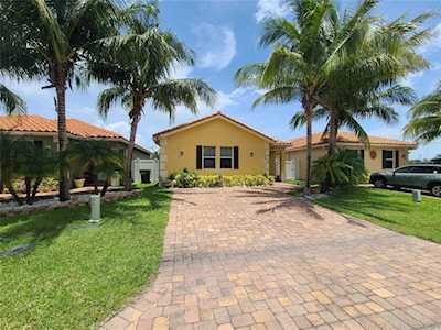 3417 Elizabeth Pl N Palm Springs, FL 33461