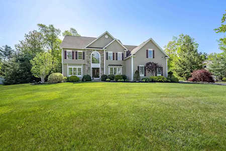15 Jacob Rd Windham, NH 03087