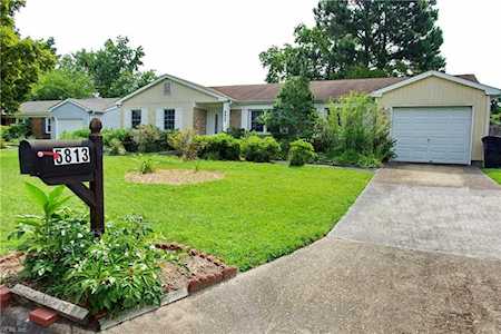 5813 Goolagong Dr Virginia Beach, VA 23464