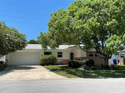 923 Santa Monica Dr Dunedin, FL 34698
