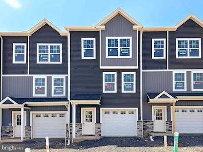 118 Highpoint Park Dr Pleasant Gap, PA 16823