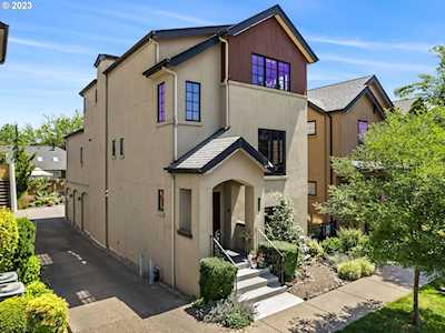 2969 Lord Byron PL Eugene, OR 97408