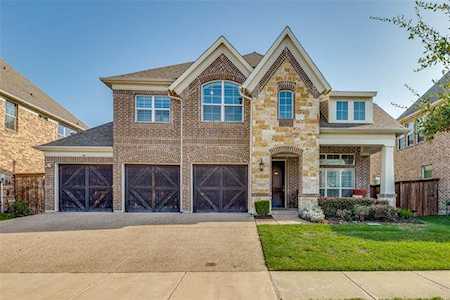 813 Southern Hills Way Aubrey, TX 76227