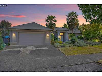 2865 Barbados DR Eugene, OR 97408