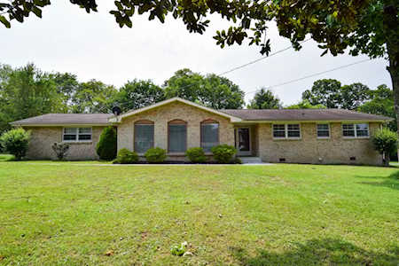 106 Highlander Dr Hendersonville, TN 37075