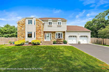 56 Ponderosa Ln Old Bridge, NJ 08857