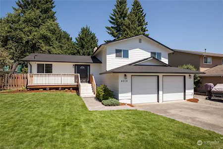 4216 NE 20th St Renton, WA 98059
