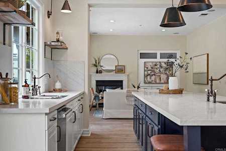 707 Olympus St Encinitas, CA 92024