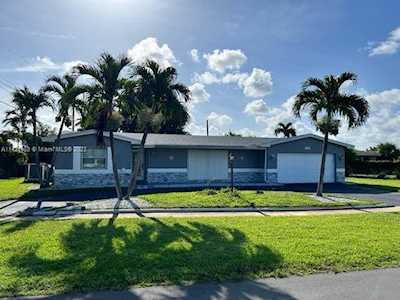 2890 NW 38th Ave Lauderdale Lakes, FL 33311