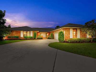 517 N Country Club Drive Atlantis, FL 33462
