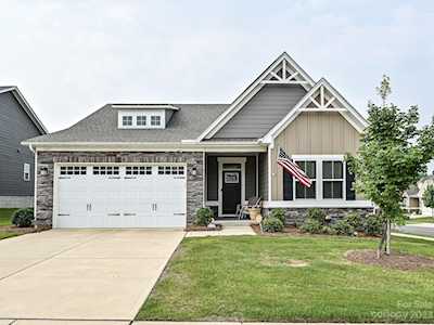 5091 Summer Surprise Ln Harrisburg, NC 28215