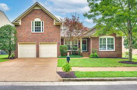 8444 Beautiful Valley Dr Nashville, TN 37221