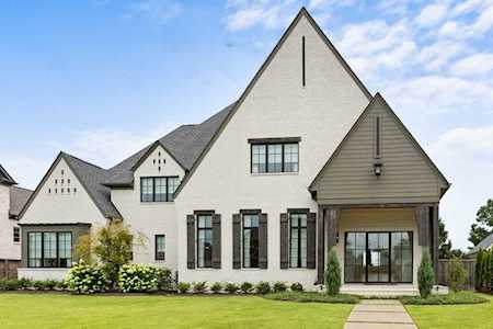 3182 Chapel Woods Dr Germantown, TN 38139