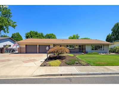 1930 NW Michelbook LN Mcminnville, OR 97128