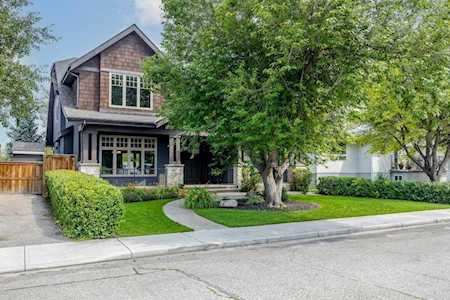 712 28 Ave NW Calgary, AB T2M2L3
