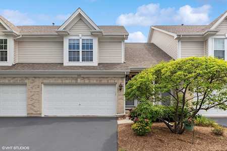 1225 W Danbury Dr Cary, IL 60013