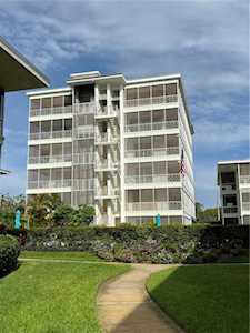 1012 N Shore Dr NE #13 St. Petersburg, FL 33701