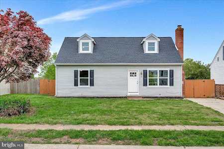 17 Country Ln Newark, DE 19702