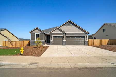 39 Woodlands Dr #560 Eagle Point, OR 97524