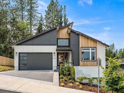 7095 SW 25th AVE Portland, OR 97219
