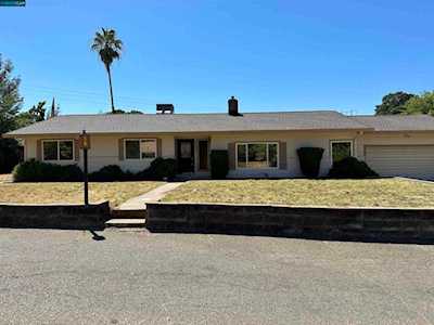 8940 Olney Park Dr Redding, CA 96001