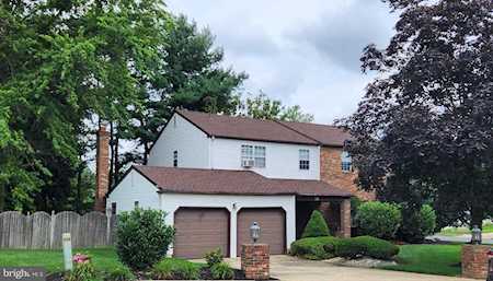 51 Lakeview Dr Cherry Hill, NJ 08003
