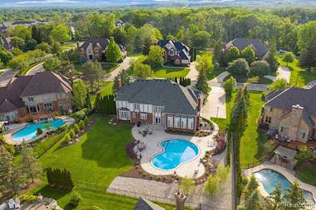 5815 Murfield Dr Rochester, MI 48306