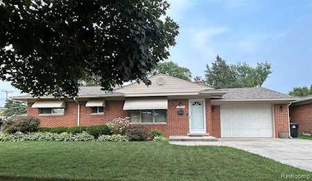 7344 Iroquois St Westland, MI 48185