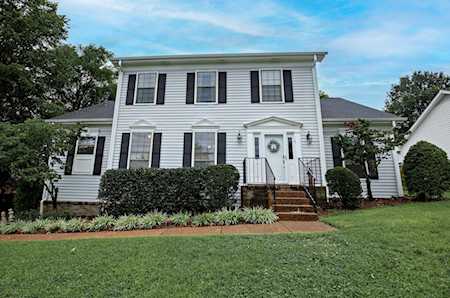 111 Harbortowne Dr Hendersonville, TN 37075