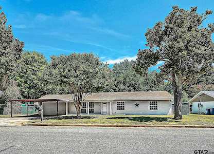 612 Colonial Dr Athens, TX 75751
