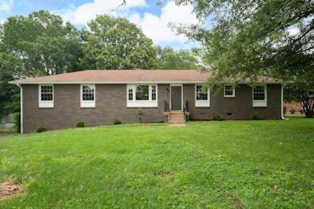 100 Hepplewhite Dr Hendersonville, TN 37075