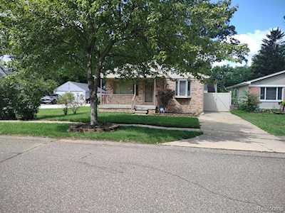 5855 N Linville St Westland, MI 48185