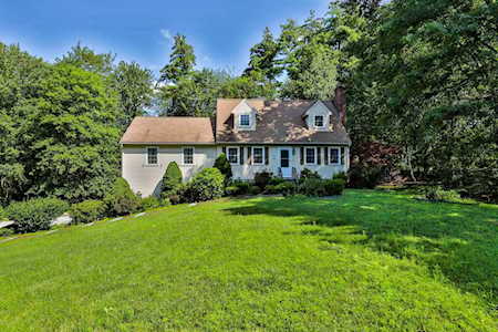 2 Coventry Ln Londonderry, NH 03053