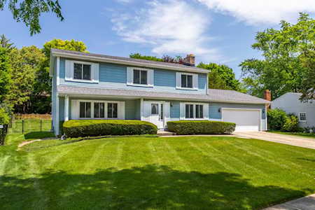 1108 Barcroft Ct Naperville, IL 60540