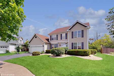 1208 Amaranth Dr Naperville, IL 60564