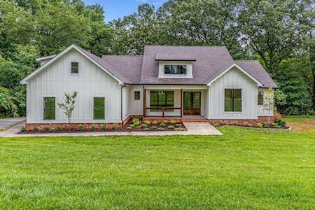 555 Crawford Rd Burns, TN 37029