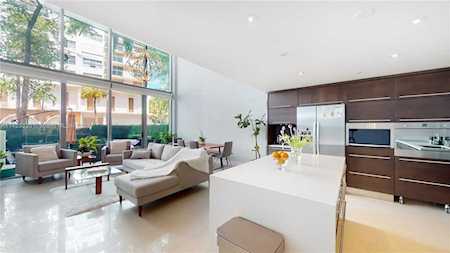 6000 Collins Ave #125 Miami Beach, FL 33140