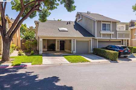 1547 Trimingham Dr Pleasanton, CA 94566