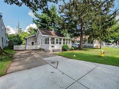 184 Lakewood Dr Avon Lake, OH 44012