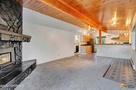 3203 Iowa St Anchorage, AK 99517