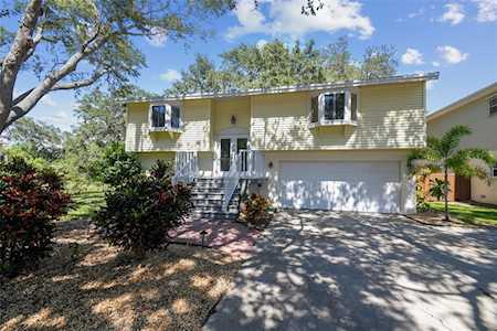 909 Lynnlea Ln Tarpon Springs, FL 34689