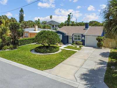 102 4th St Belleair Beach, FL 33786