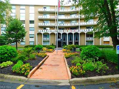 3400 Wooster Rd #405 Rocky River, OH 44116