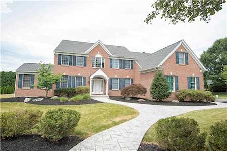 2362 Cross Creek Rd Macungie, PA 18062