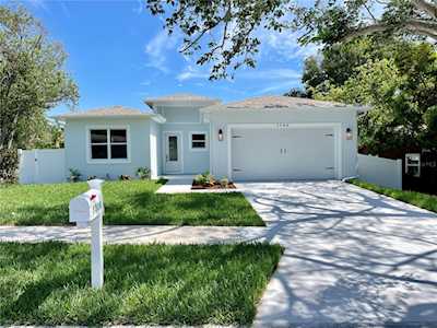 1306 E Lemon St Tarpon Springs, FL 34689
