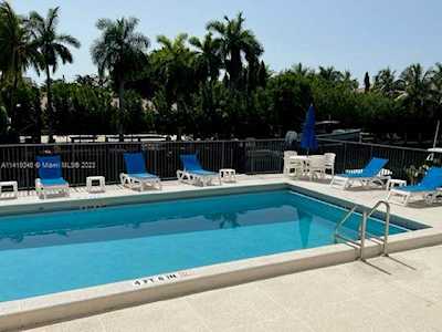 6815 Edgewater Dr #105 Coral Gables, FL 33133