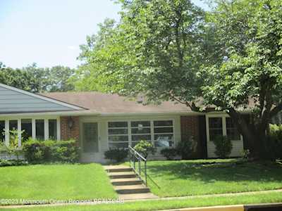 512B Portsmouth Dr Lakewood, NJ 08701
