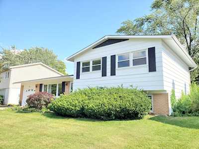 121 W Hintz Rd Arlington Heights, IL 60004